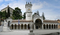 Piazza Libertà con Loggia di San Giovanni e il Castello, Udine